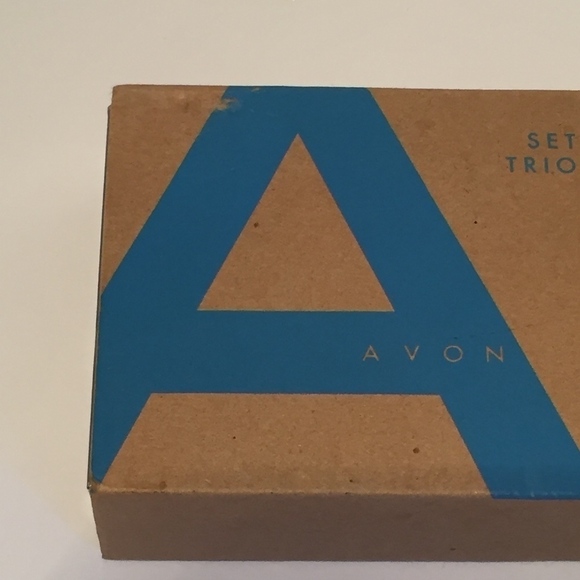 Avon Frosted Leaf Candles Set of 3 - Picture 3 of 8